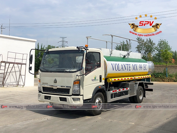 8,000 Litres Fuel Tanker Sinotruk - LF